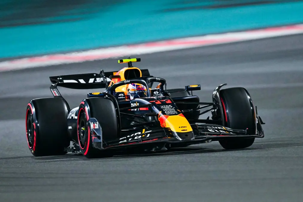 Pérez insiste en su contrato, pero admite dudas sobre su futuro en Red Bull: “Vamos a hablar”