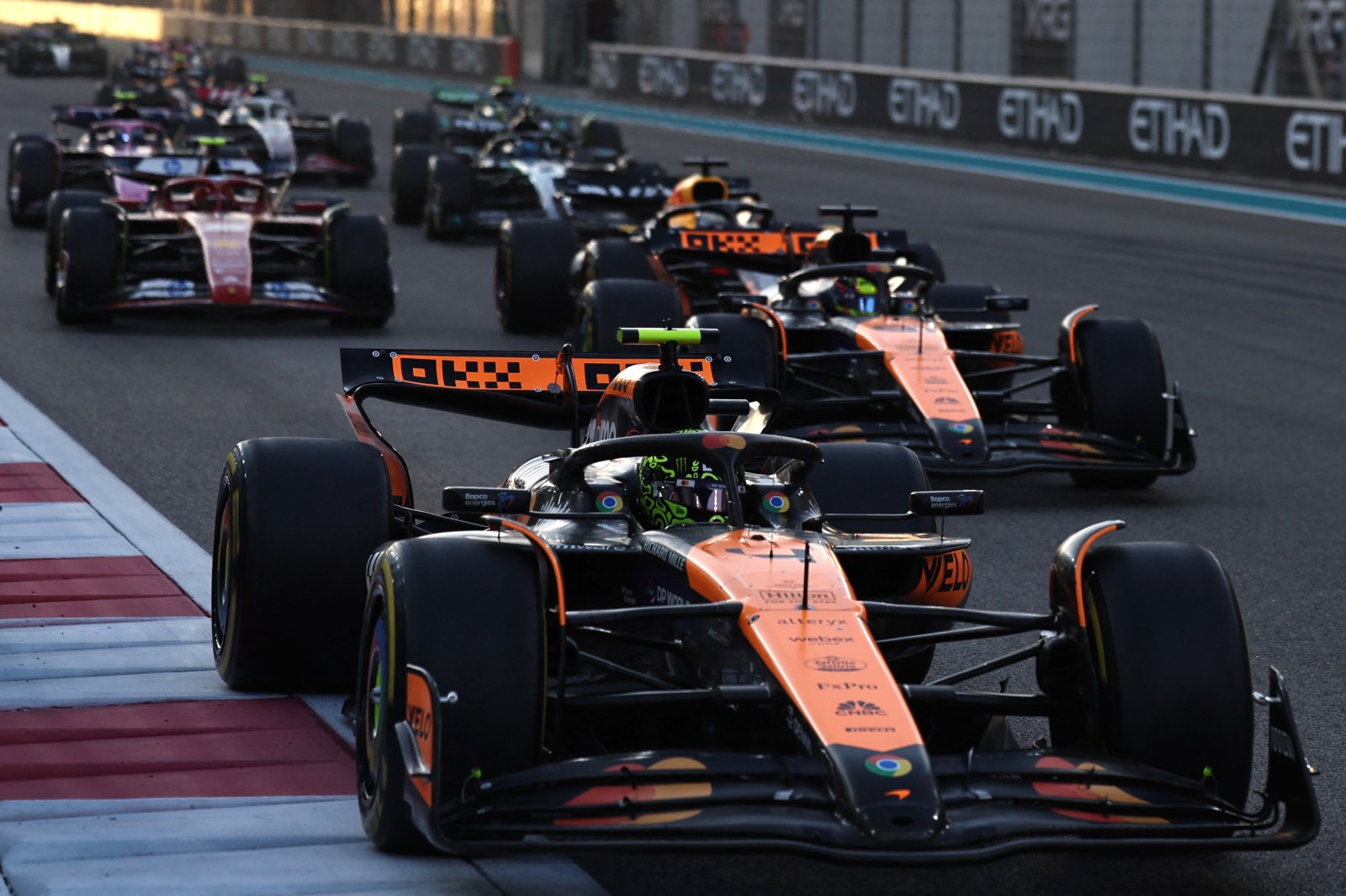 GUIA 2025: FIA se enrola com asas flexíveis e cria caso em ano de poucas mudanças na F1