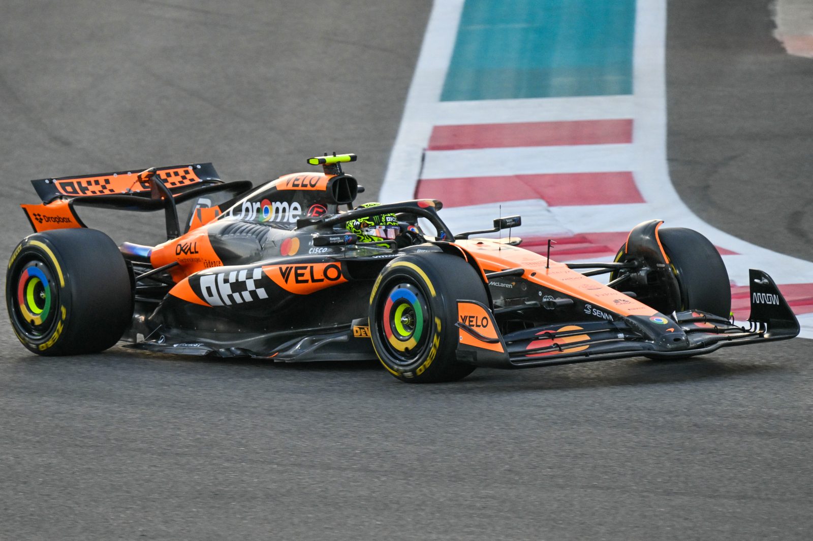 Diretor vê McLaren “impecável” em Abu Dhabi e brinca: “Único à beira do ataque cardíaco”