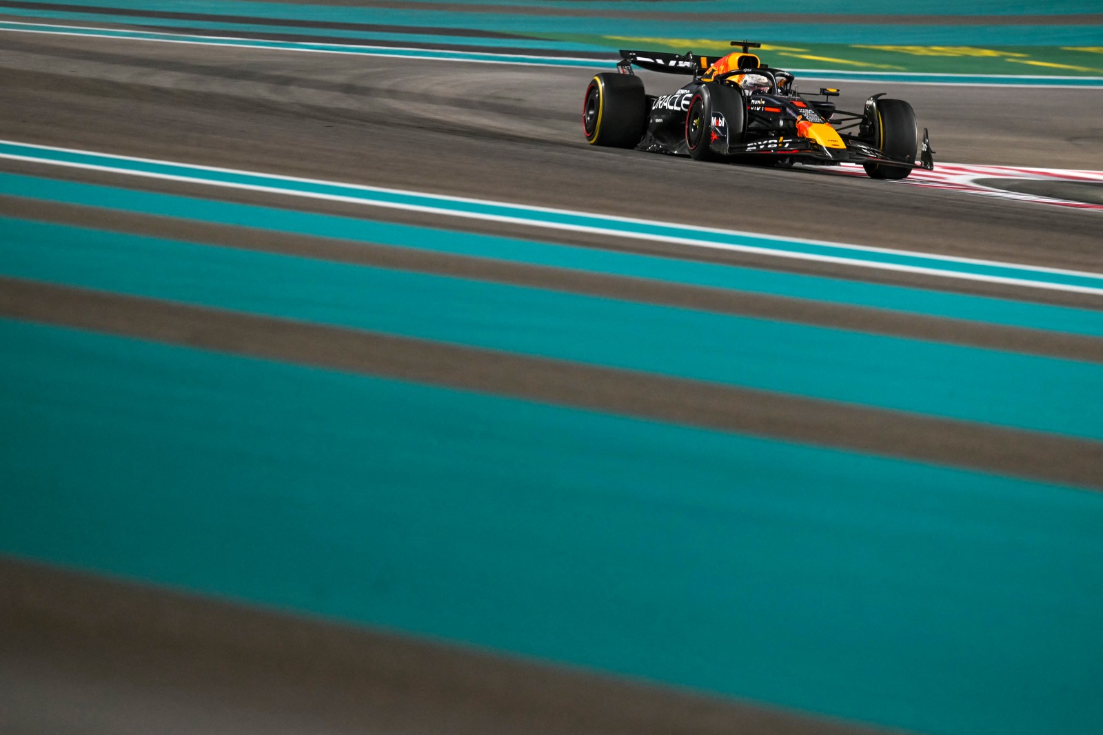 Red Bull vê “punição dura”, mas repreende reação de Verstappen: “Não foi diplomático”