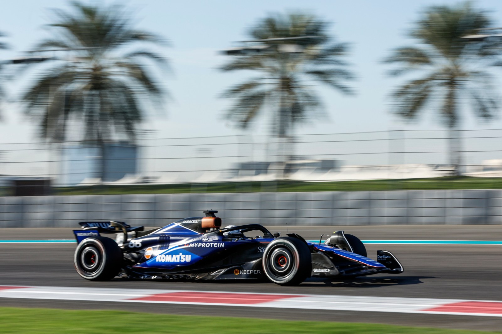 Sainz leva Williams à liderança na 1ª parte dos testes coletivos em Abu Dhabi. Bortoleto é 8º