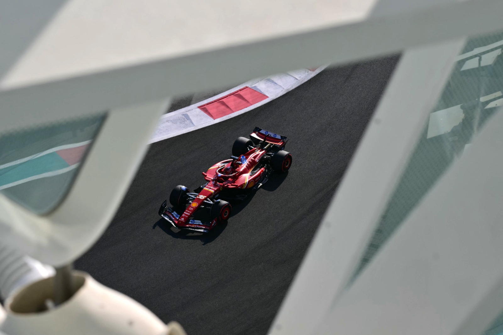 Ferrari “olha para futuro” e se diz “ansiosa” por Leclerc e Hamilton como dupla em 2025