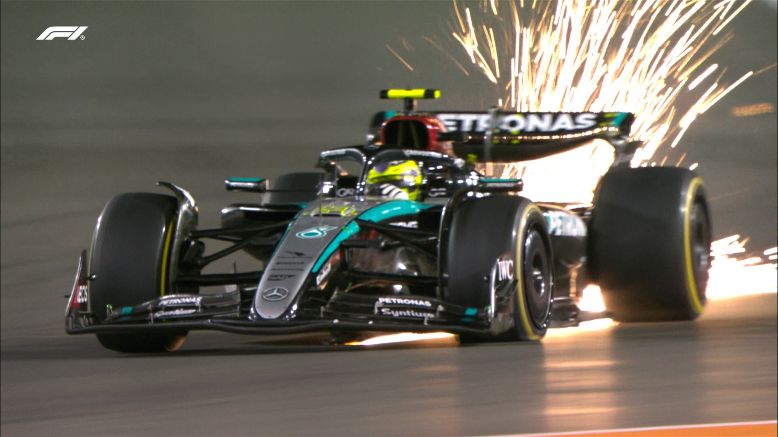 Pirelli conclui que desgaste excessivo furou pneus de Hamilton e Sainz no GP do Catar