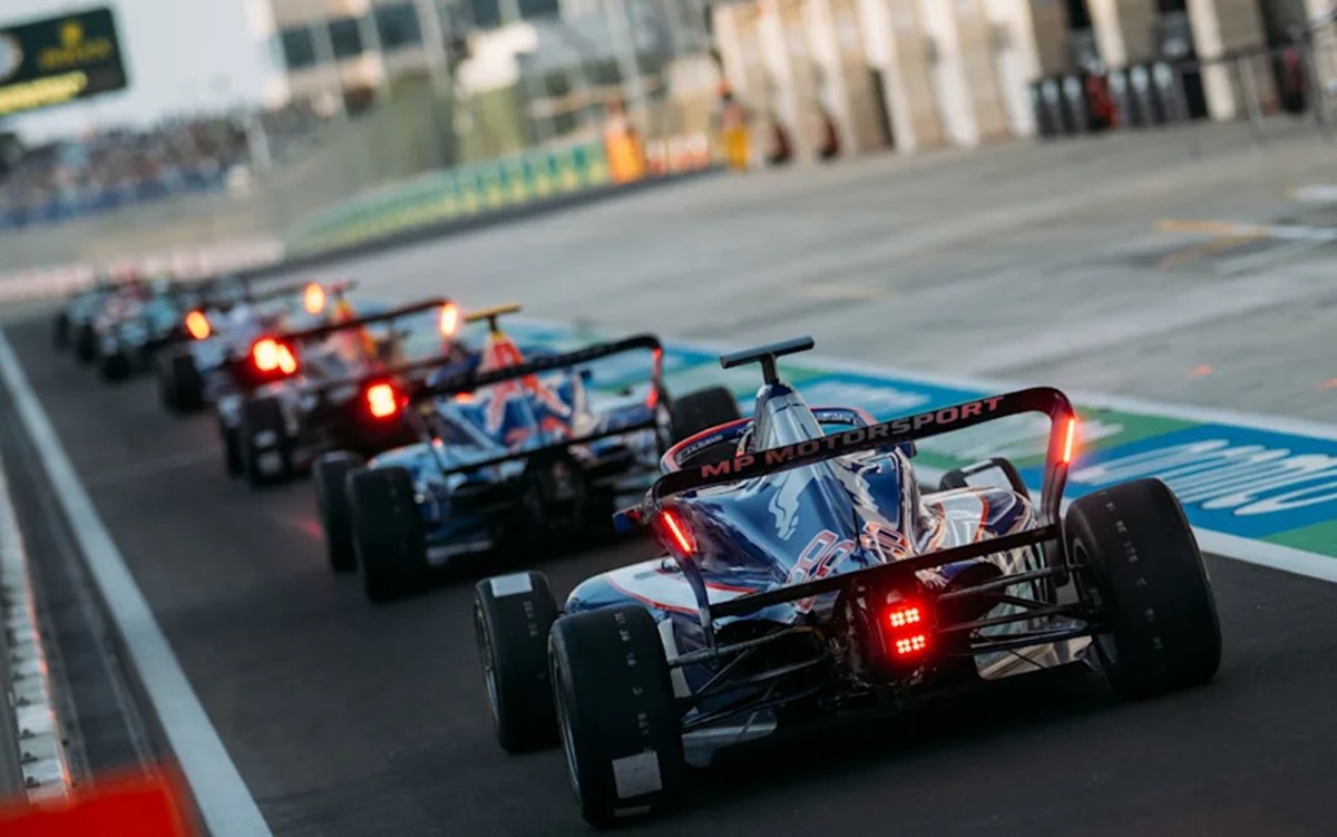 F1 Academy cancela corrida 2 do Catar por atraso em reparo em barreira de proteção