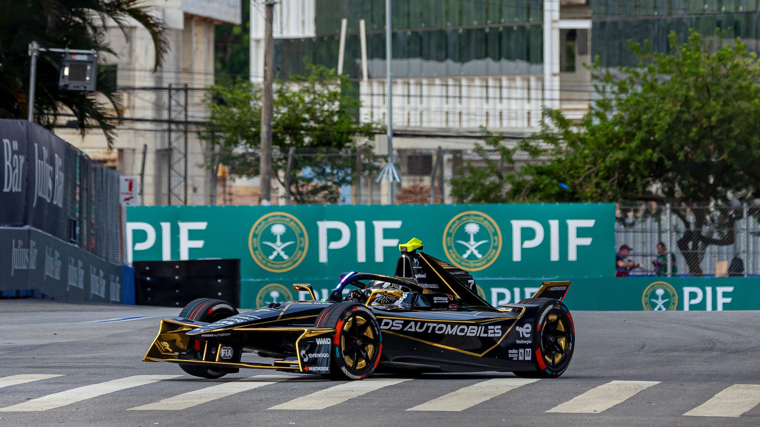 Günther dá bote na volta final, passa Rowland e vence na estreia do Pit Boost em Jedá