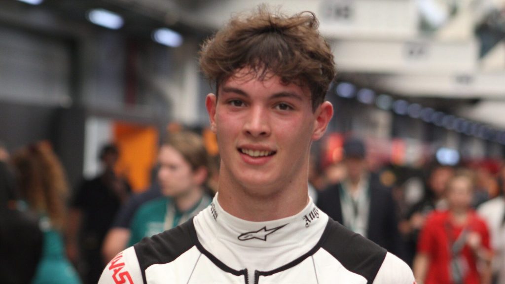 Bearman habla sobre su debut con Ferrari y admite: “Pensé que no estaba a la altura”