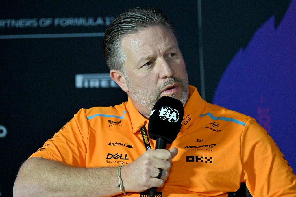 CEO de McLaren ve «muchas incoherencias» y pide a la FIA comisarios fijos en F1