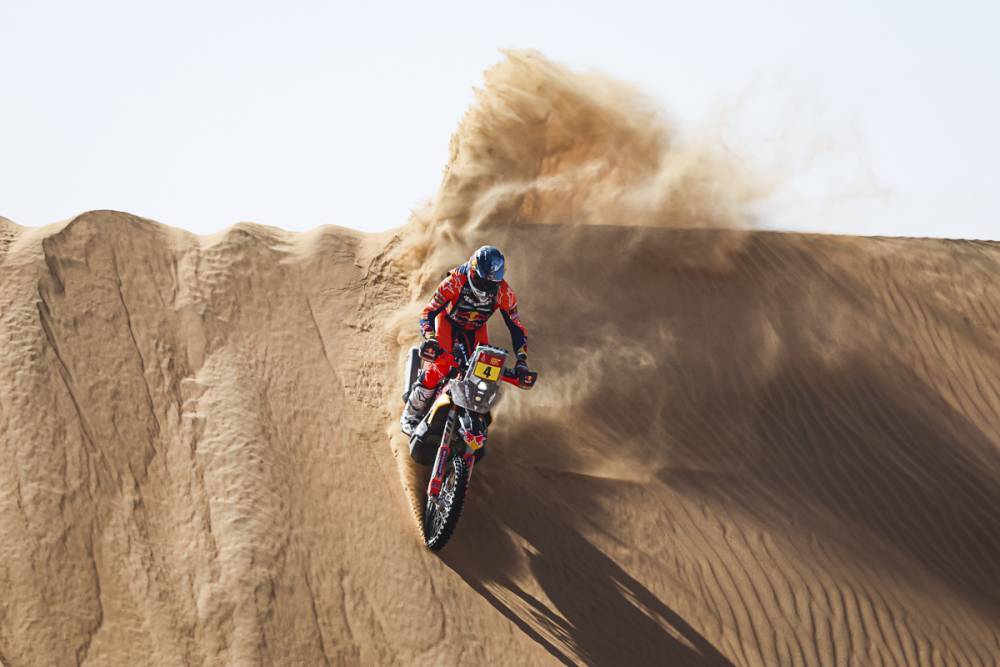 Sanders lidera primera parte de la etapa maratón del Dakar 2025; Benavides, 9°