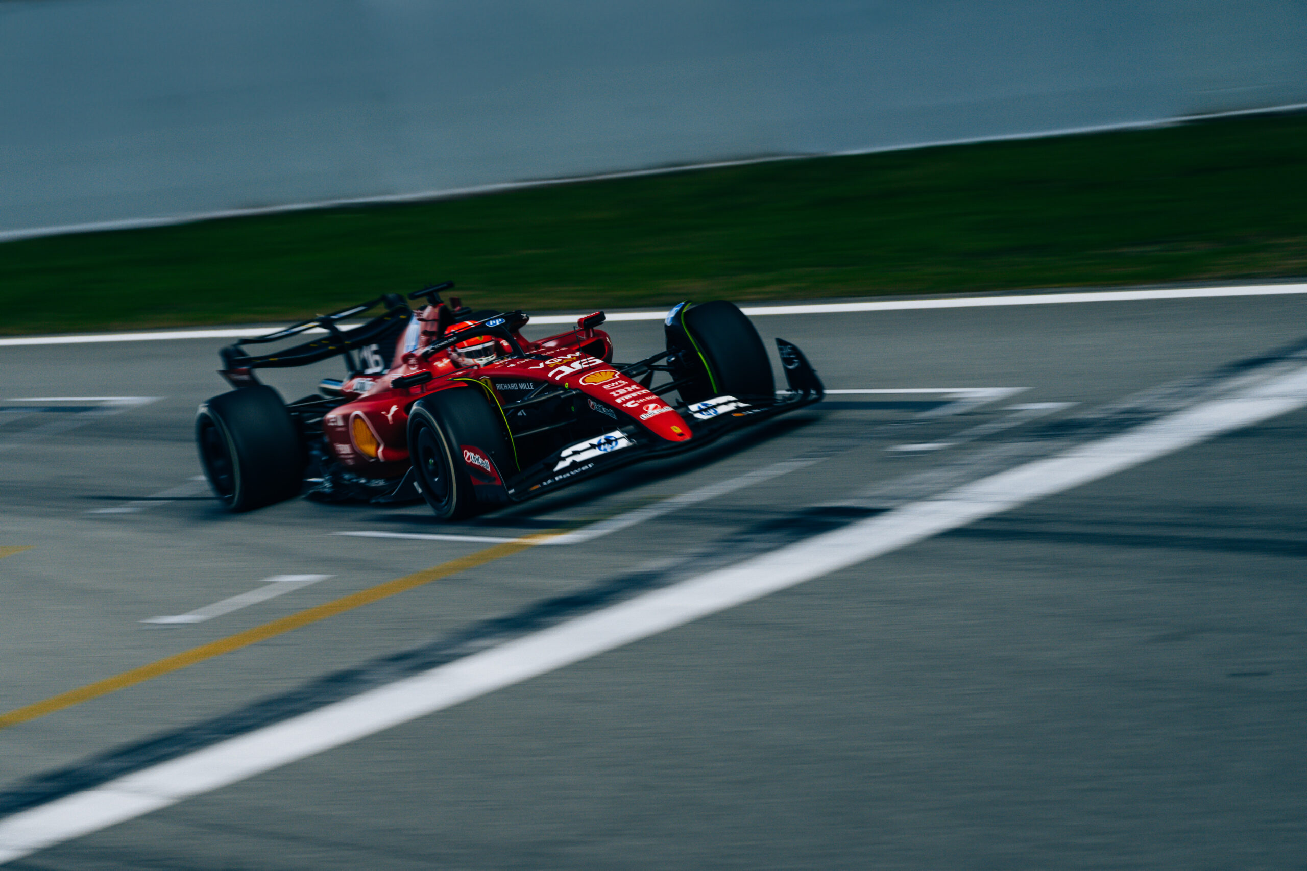 Ferrari mantém tendência e batiza carro de Hamilton e Leclerc na F1 2025 como SF-25