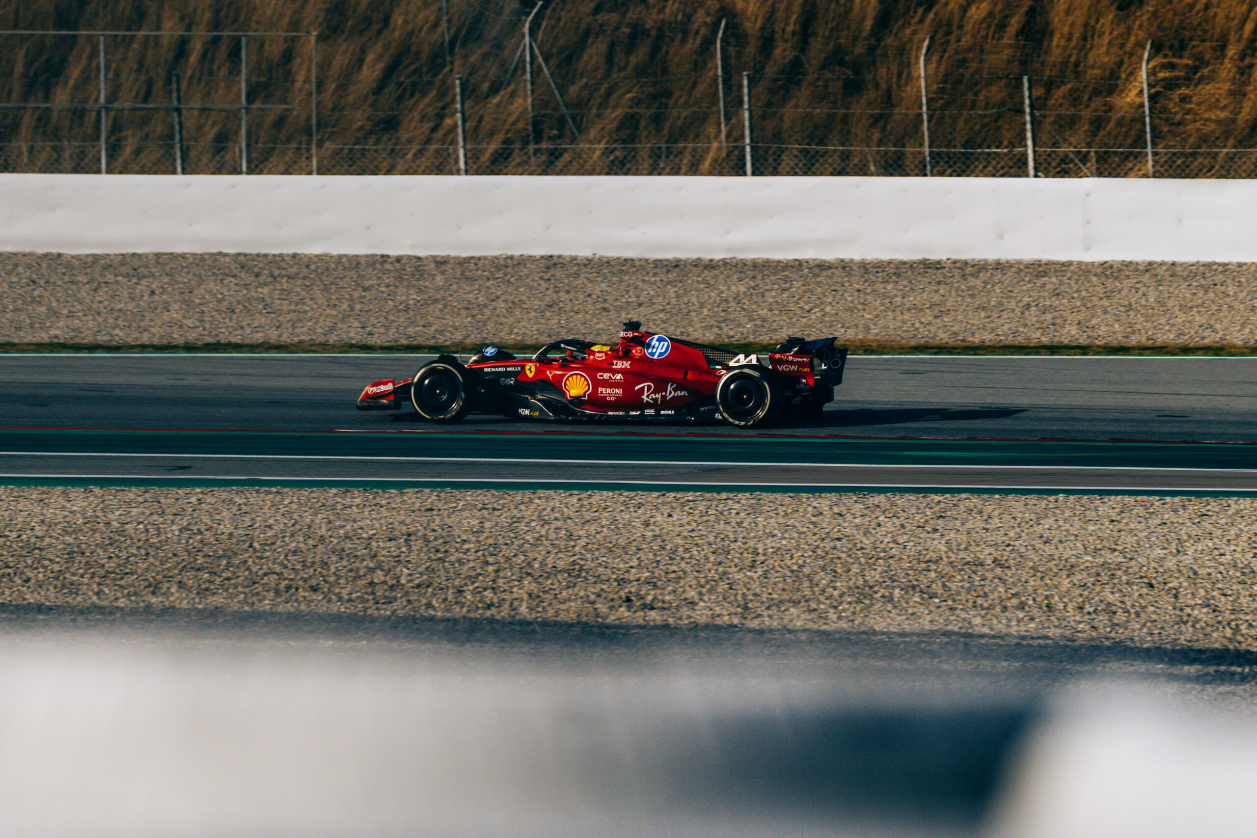 Hamilton no muro em Barcelona: entenda o que Ferrari acredita ter causado acidente