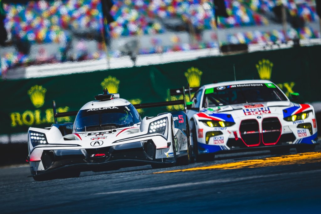 Acura lidera en Daytona tras dos horas de carrera, top cinco para Varrone y P. Companc