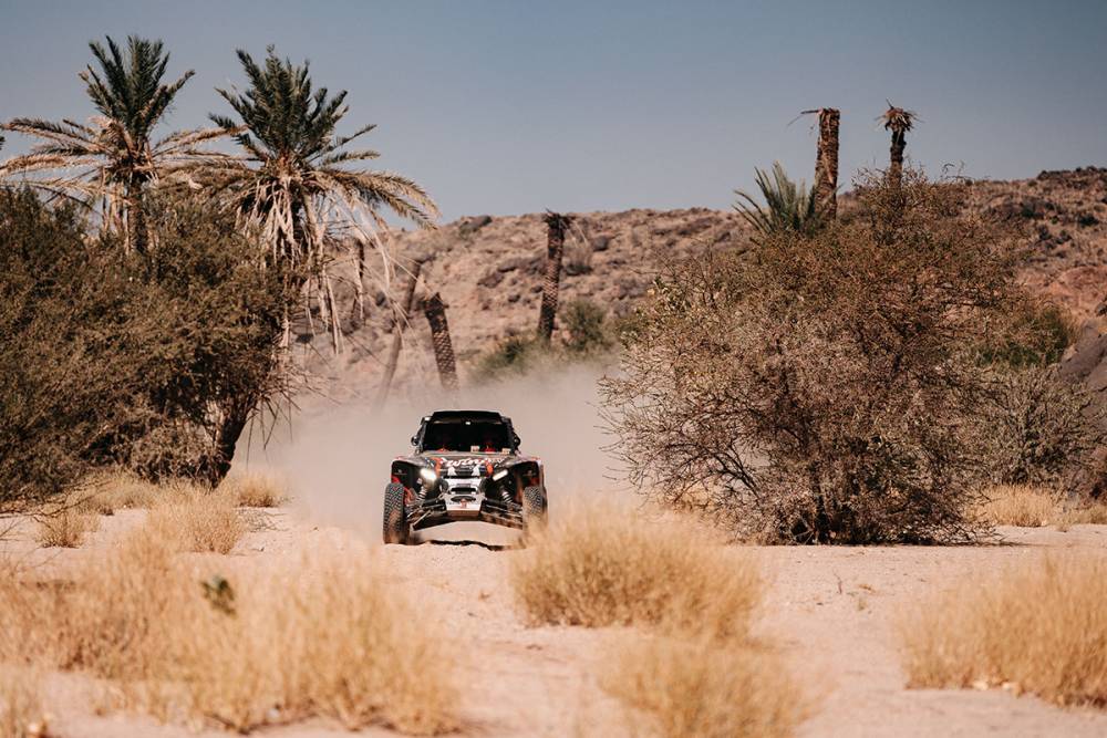 Cavigliasso lidera, Sainz vuelca y Yacopini brilla en la etapa de 48hs del Dakar 2025