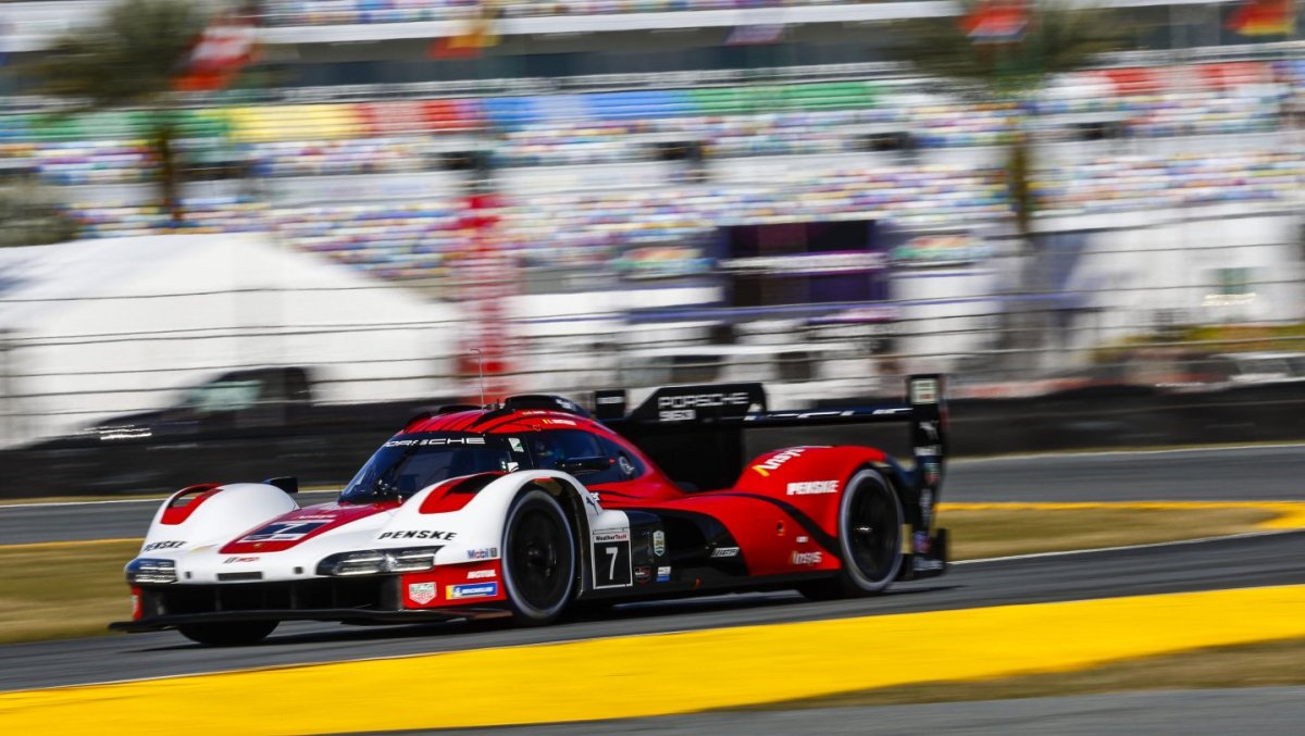 Felipe Nasr na pista durante a classificação em Daytona (Foto: Porsche)
