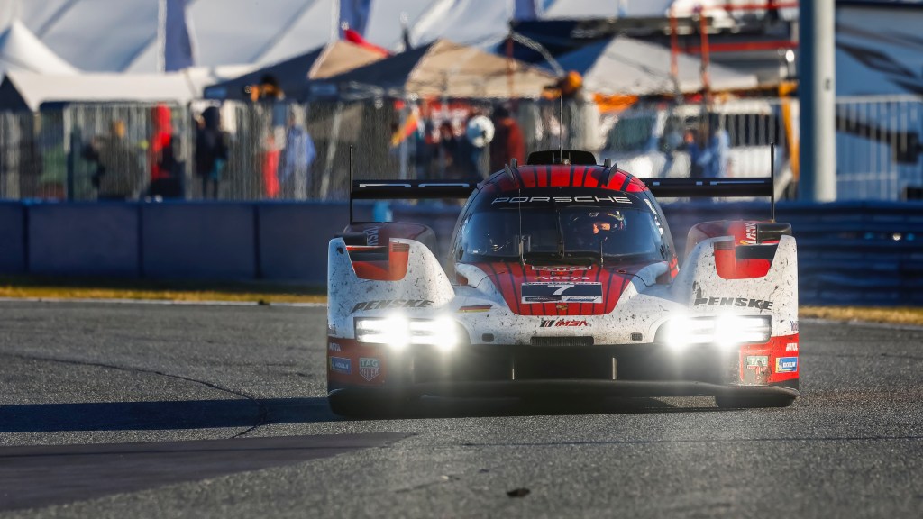 Porsche triunfa sobre Acura en Daytona, P. Companc abandona; Varrone, 7° en GTD Pro