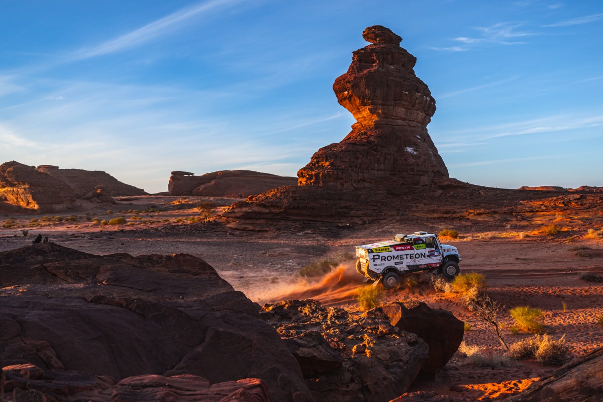Macík conquista 8ª etapa do Dakar com sobras e se aproxima do título nos caminhões