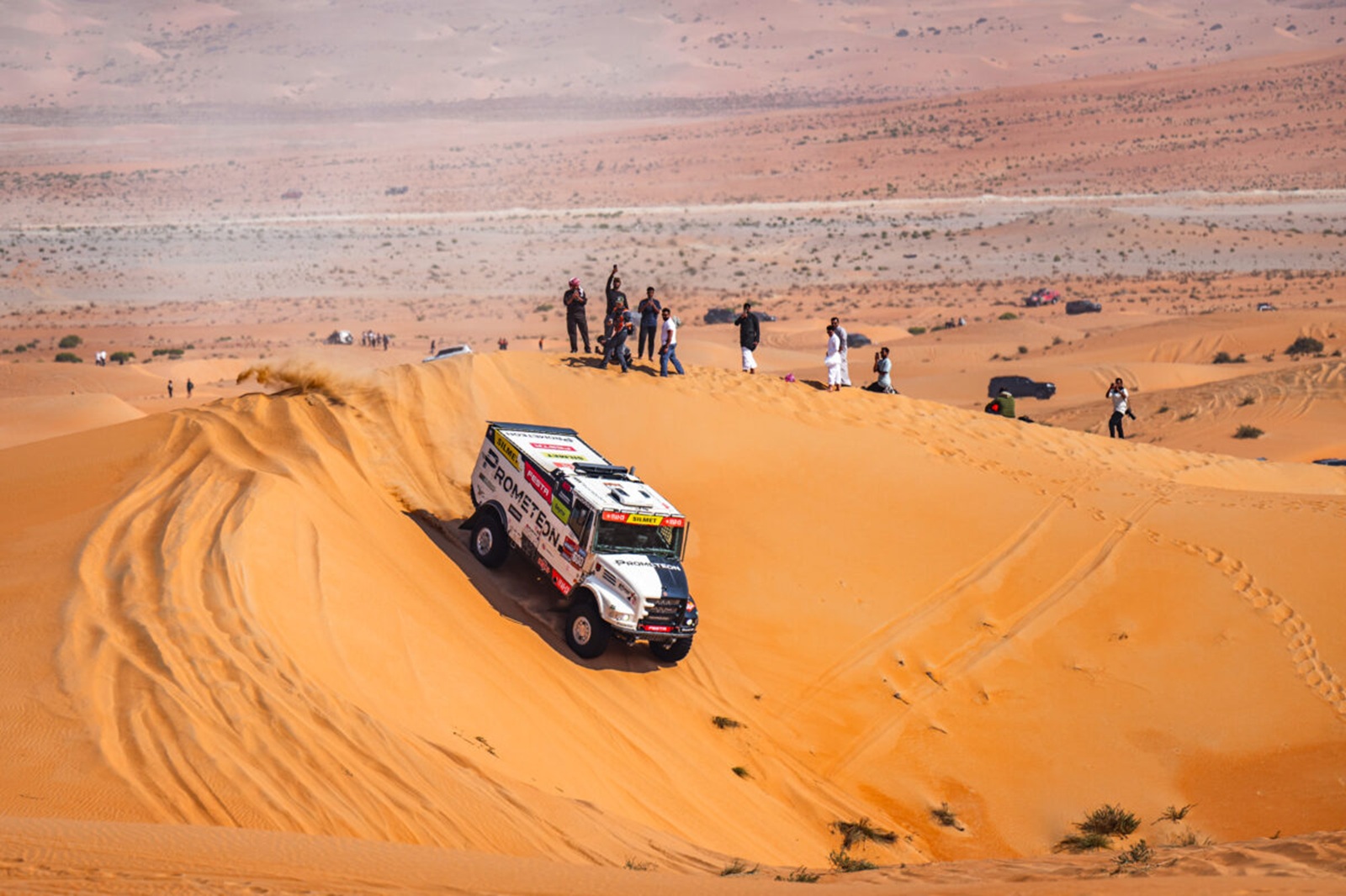 Macík passeia e conquista título do Dakar nos caminhões. Loprais vence última etapa