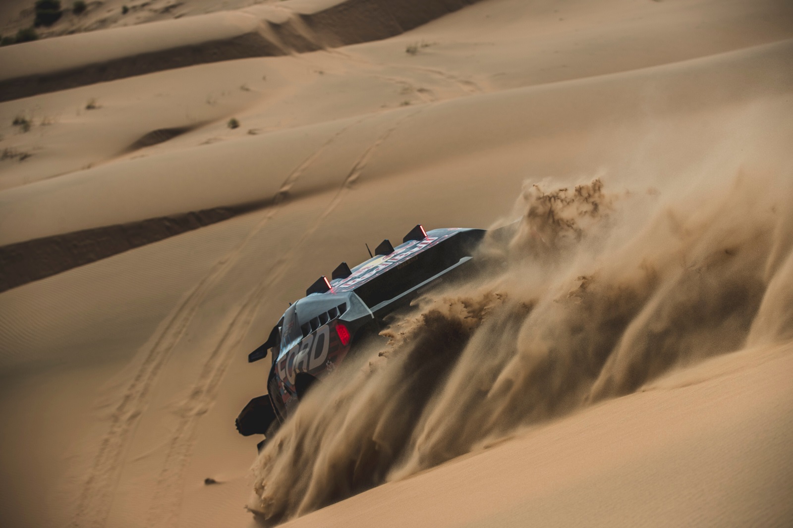 Ford lamenta revés de Sainz na maratona do Dakar, mas vê “longo caminho pela frente”