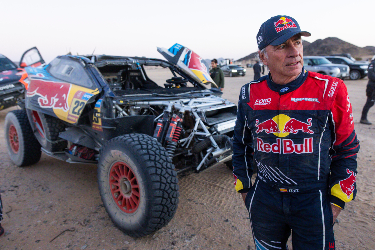 Sainz vê chances de vitória no Dakar acabadas depois de capotagem: “Deu tudo errado”