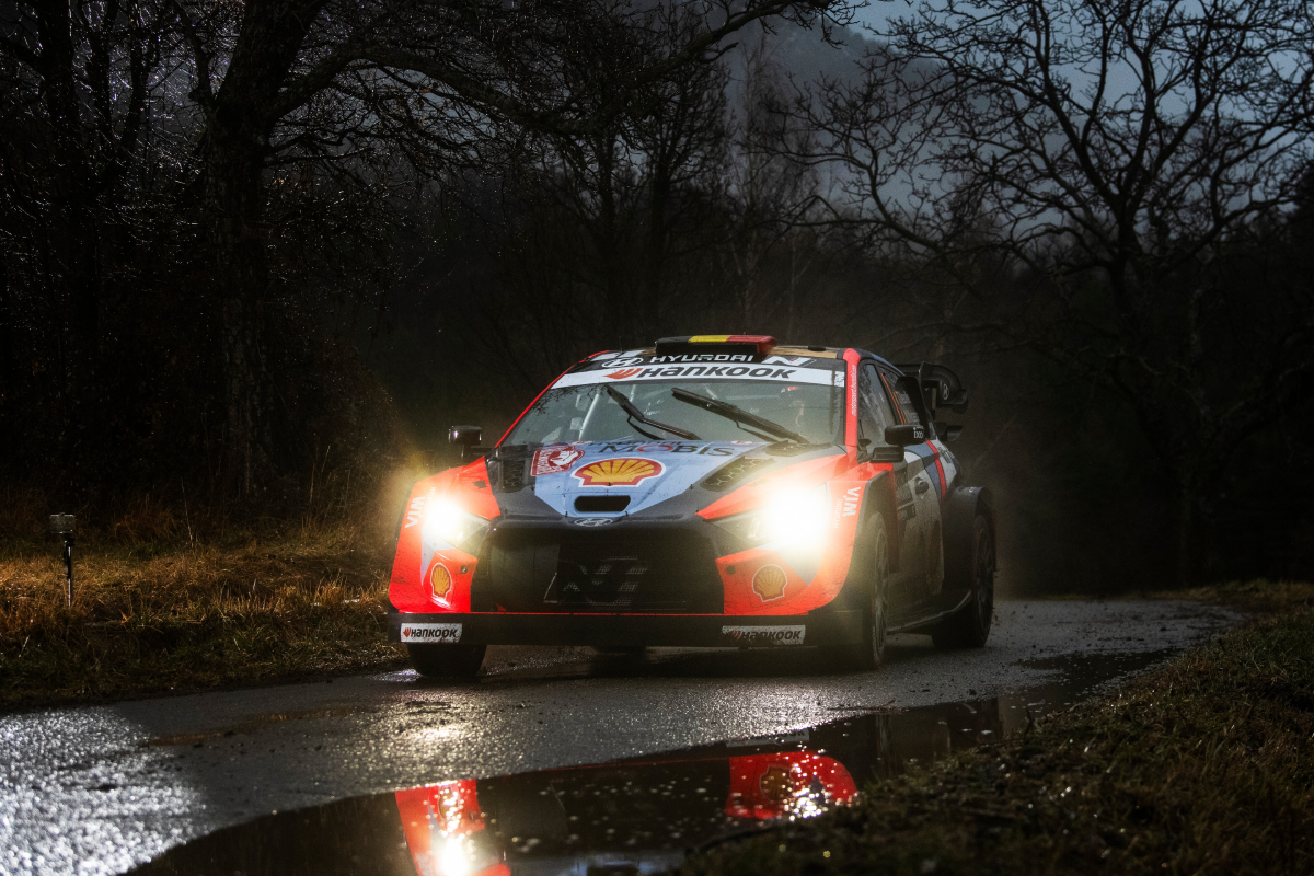 Neuville fecha dia 1 do Rali de Monte Carlo na liderança. Rovanperä fica em 6º