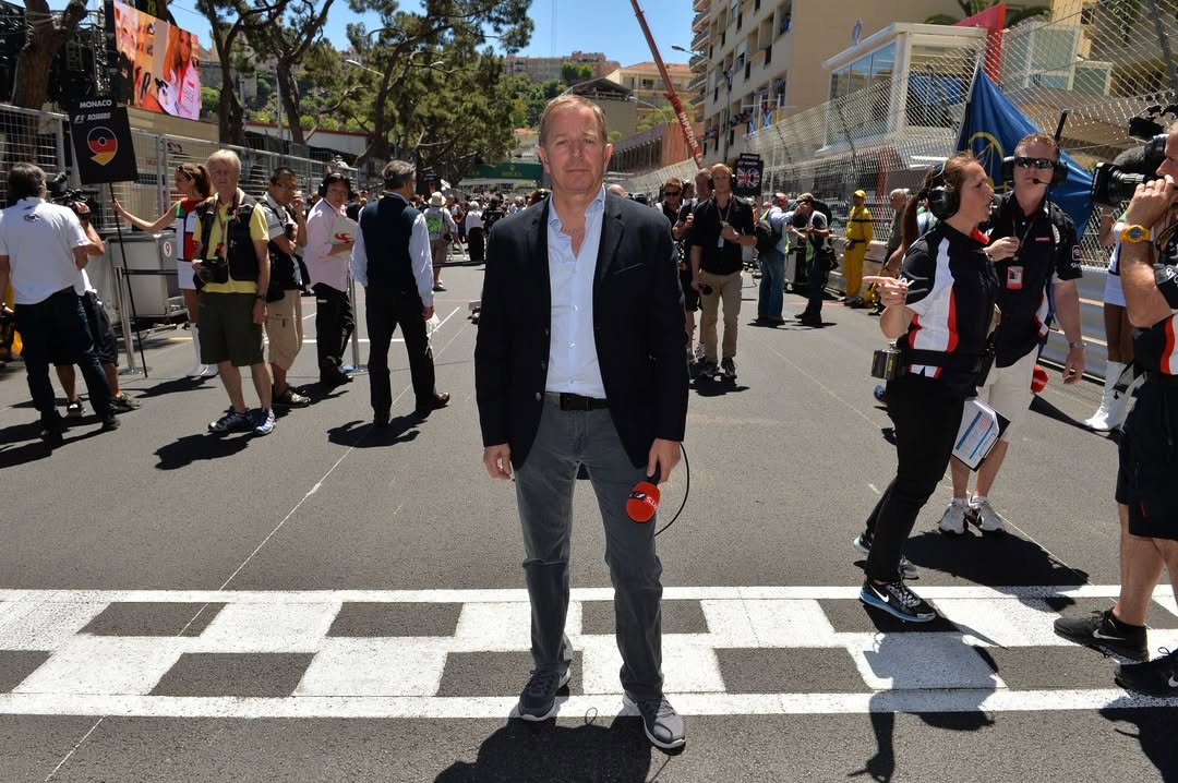 Ex-piloto de F1, Brundle recebe título de Oficial da Ordem do Império Britânico