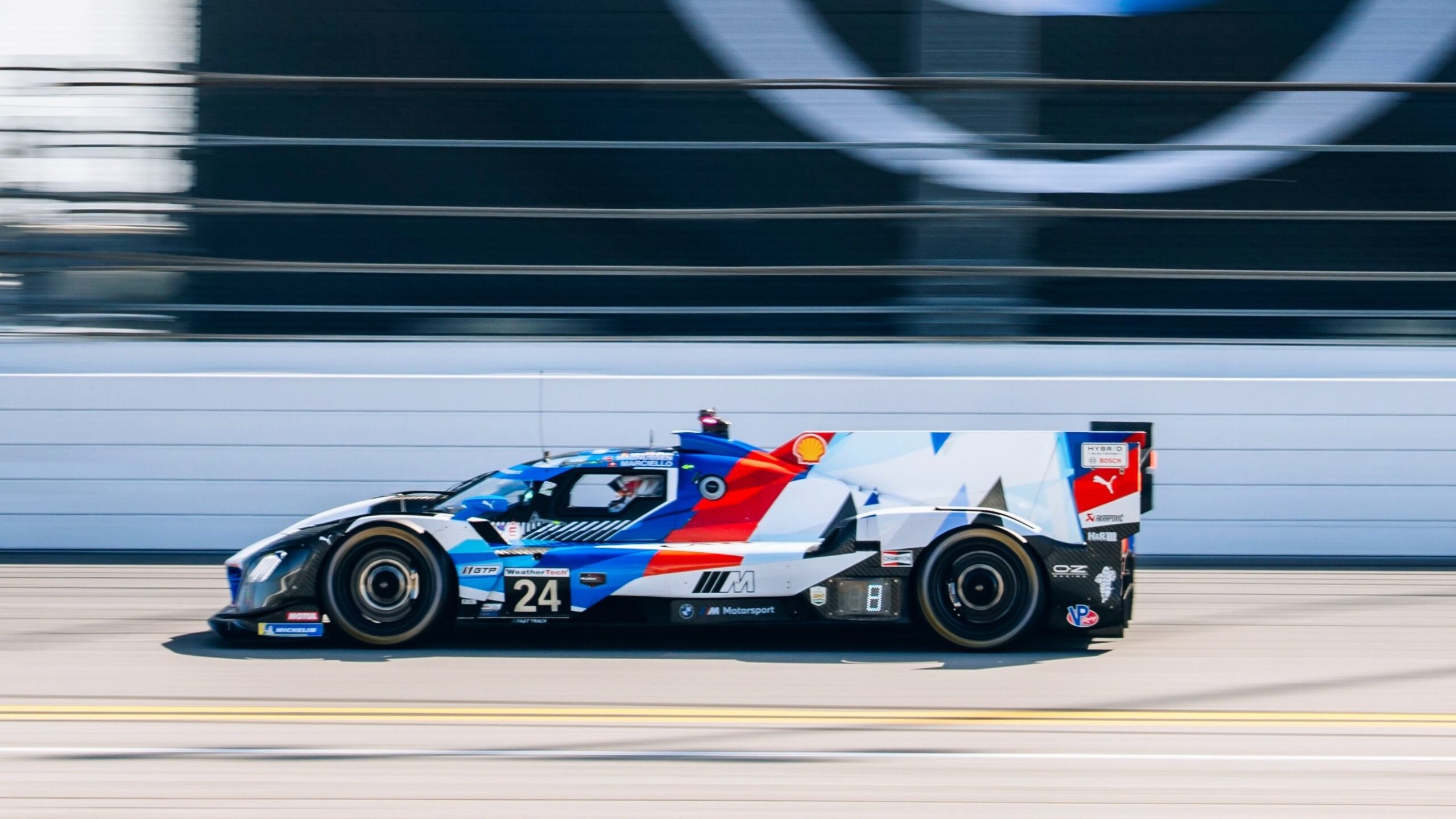 Vanthoor abre vantagem e mantém BMW #24 na liderança após primeira hora em Daytona