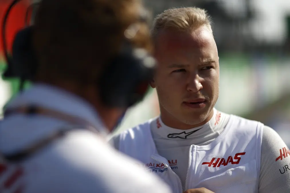 Mazepin apuesta por volver a la F1 tras su “traumático” despido, pero lejos de las pistas