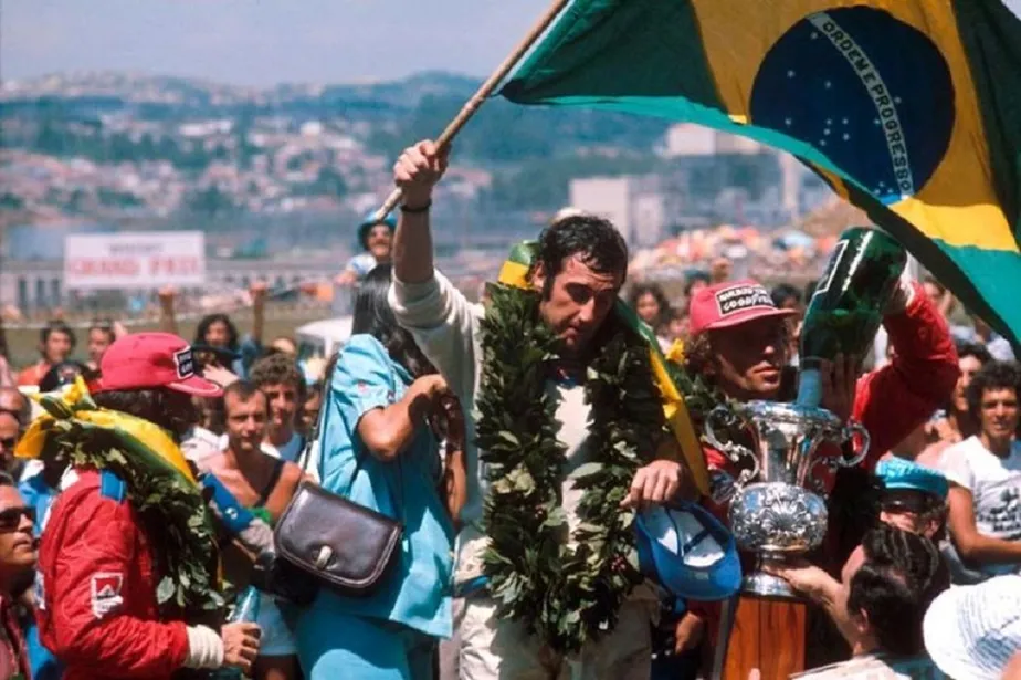 Na Garagem: Pace vence em Interlagos e puxa 1-2 histórico com Fittipaldi