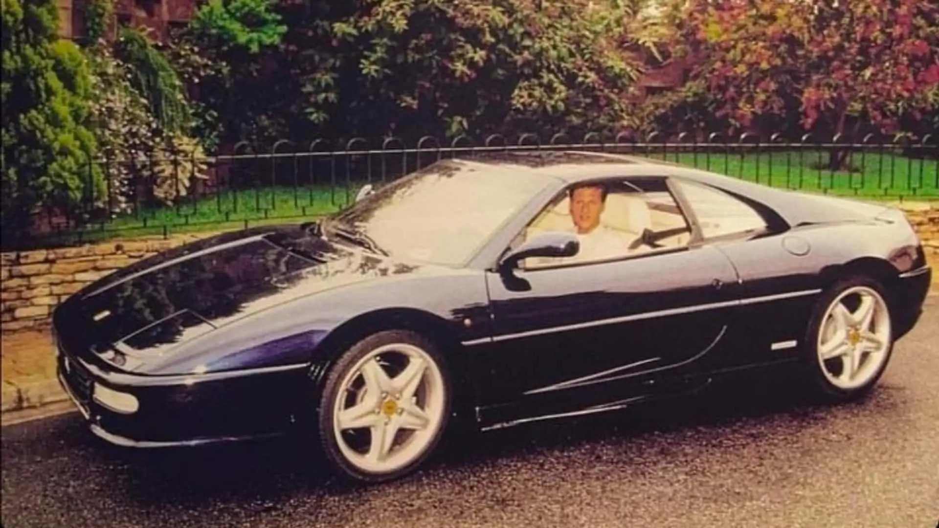 Autografada e personalizada: Primeira Ferrari pessoal de Schumacher vai a leilão