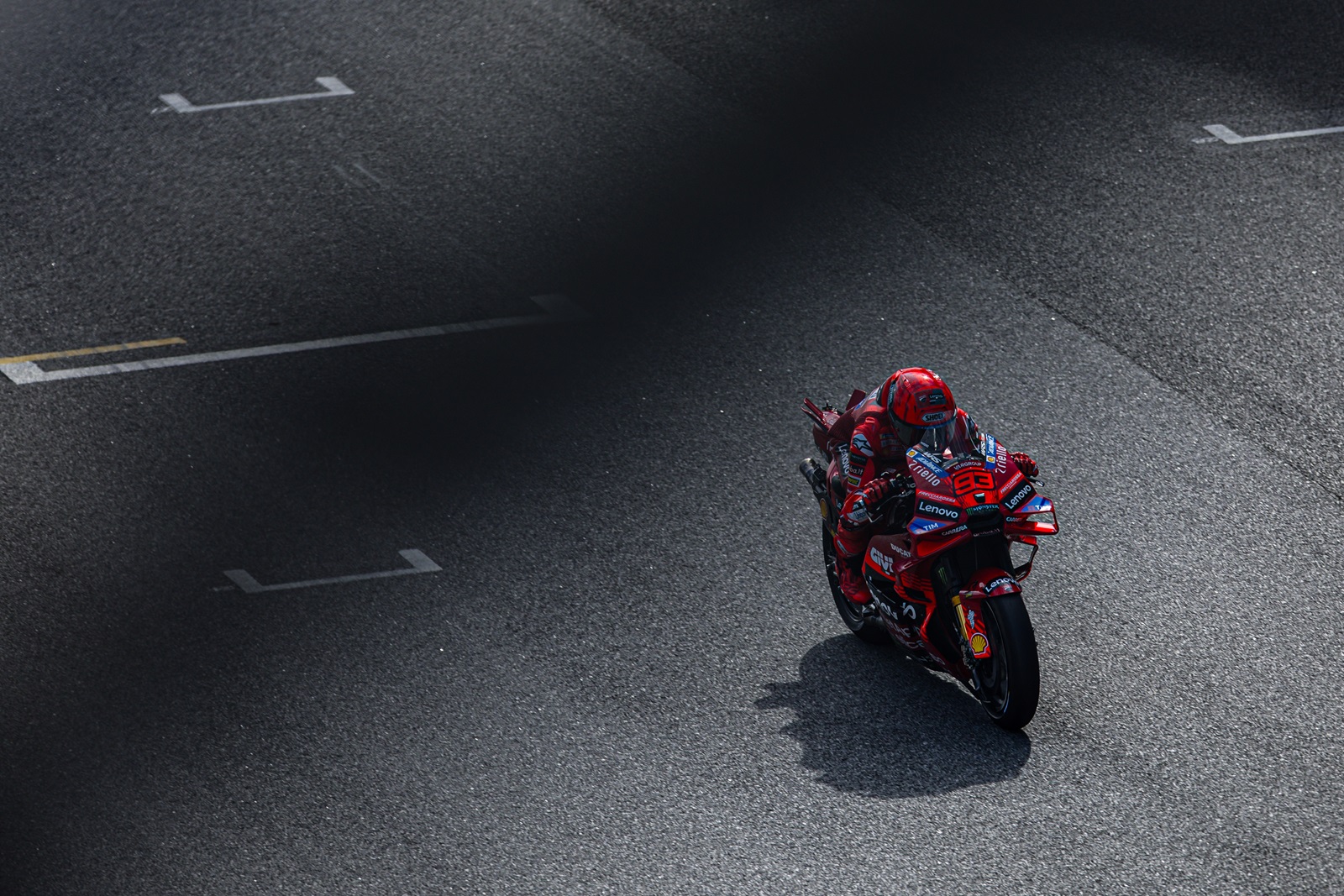 De Barcelona a Malásia: Marc Márquez tem 1ª queda como piloto da Ducati após 148 voltas