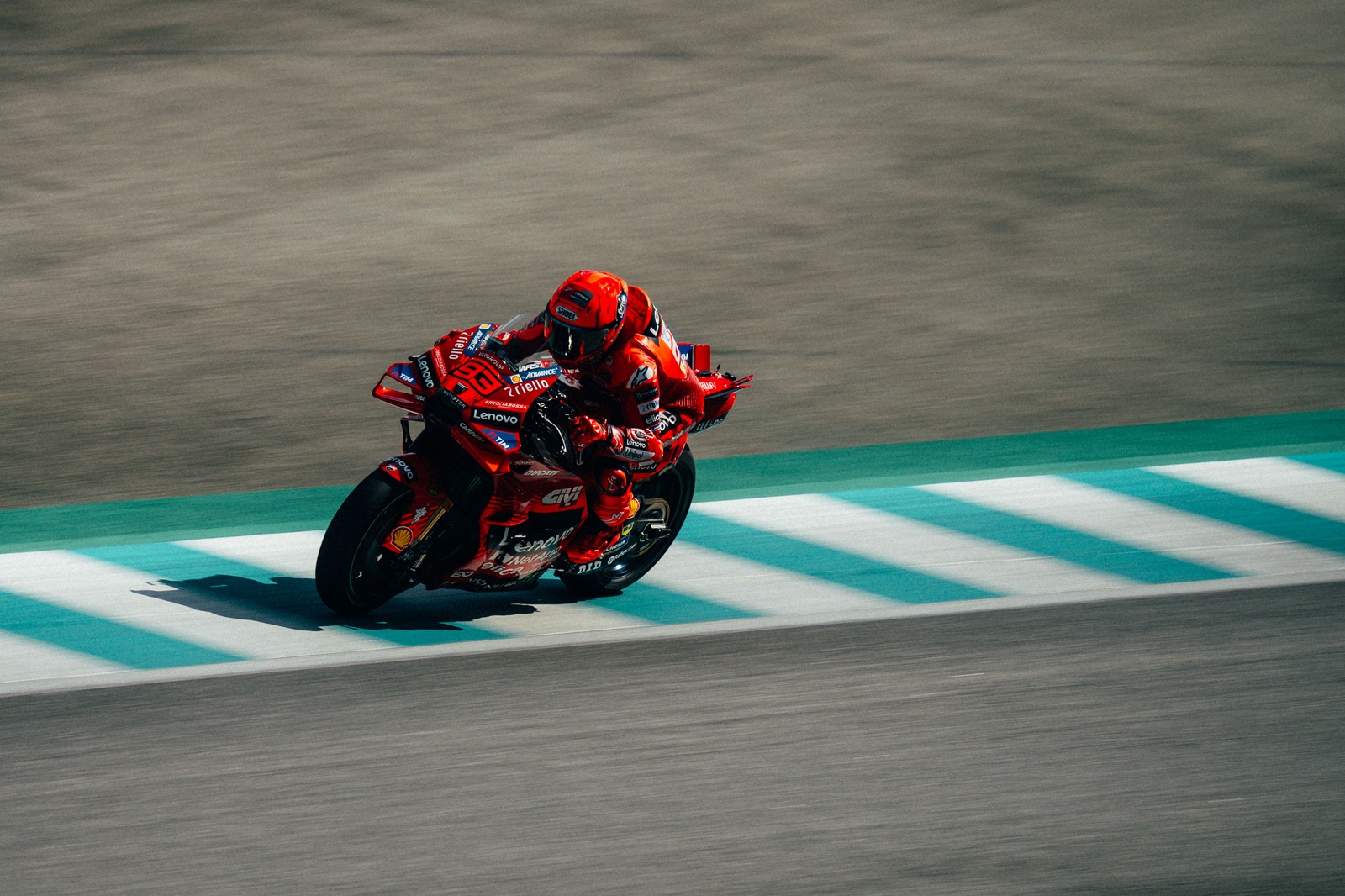 Ducati vê vantagem em versão anterior e fica dividida na escolha de motor para 2025