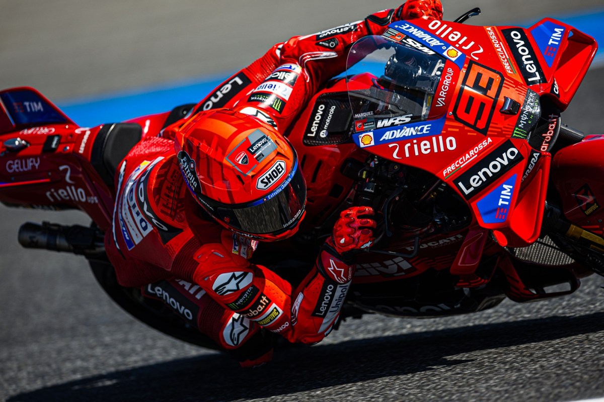 Marc Márquez vê “pontos muito fracos” no novo motor Ducati: “Mais altos e baixos”