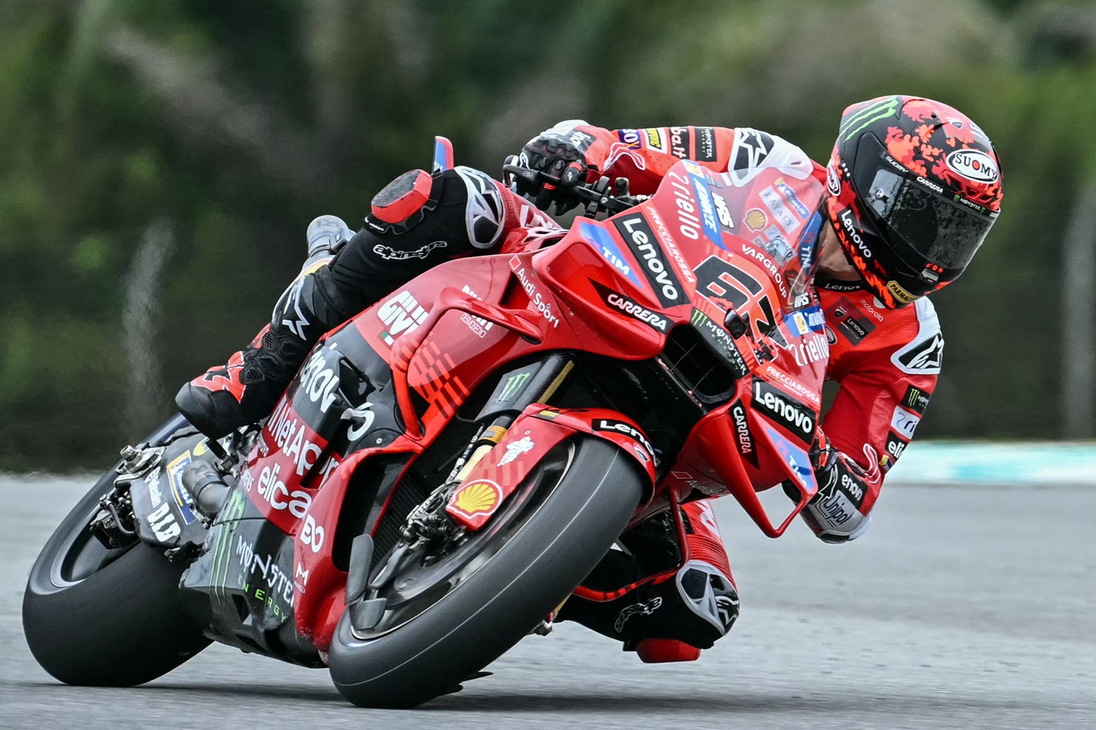 Bagnaia elogia entrega de potência, mas pede melhor frenagem do novo motor Ducati