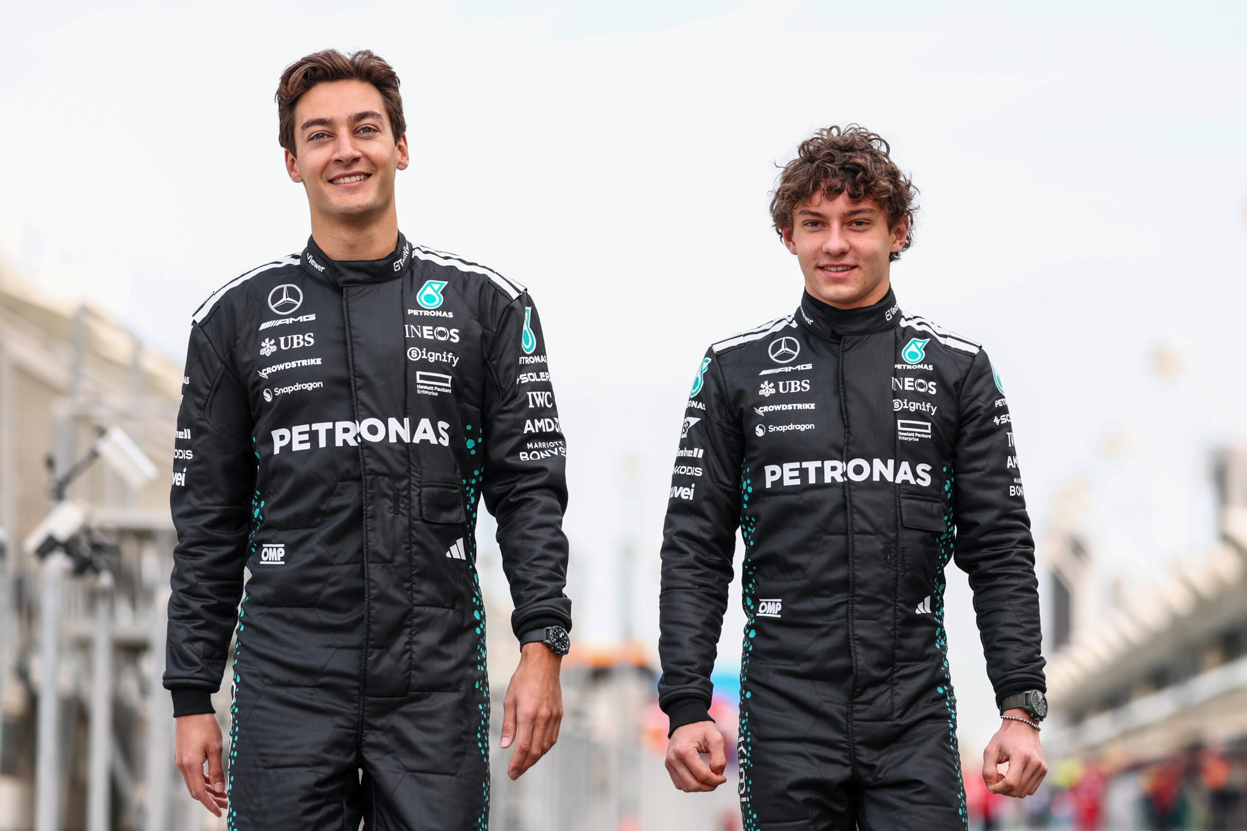 Russell e Antonelli perdem 1 posição no grid por infração nos boxes no Bahrein