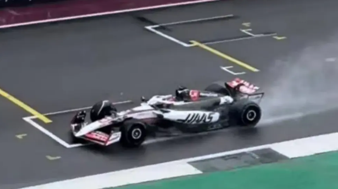 Haas aparece con diseño tricolor y muestra al VF-25 en shakedown en Silverstone