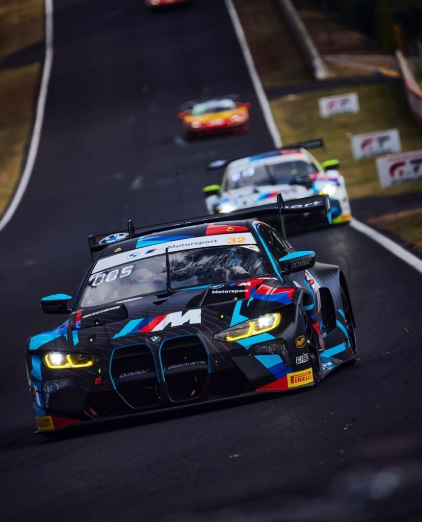 Farfus y los hermanos Van der Linde comandan 1-2 de BMW en las 12 Horas de Bathurst