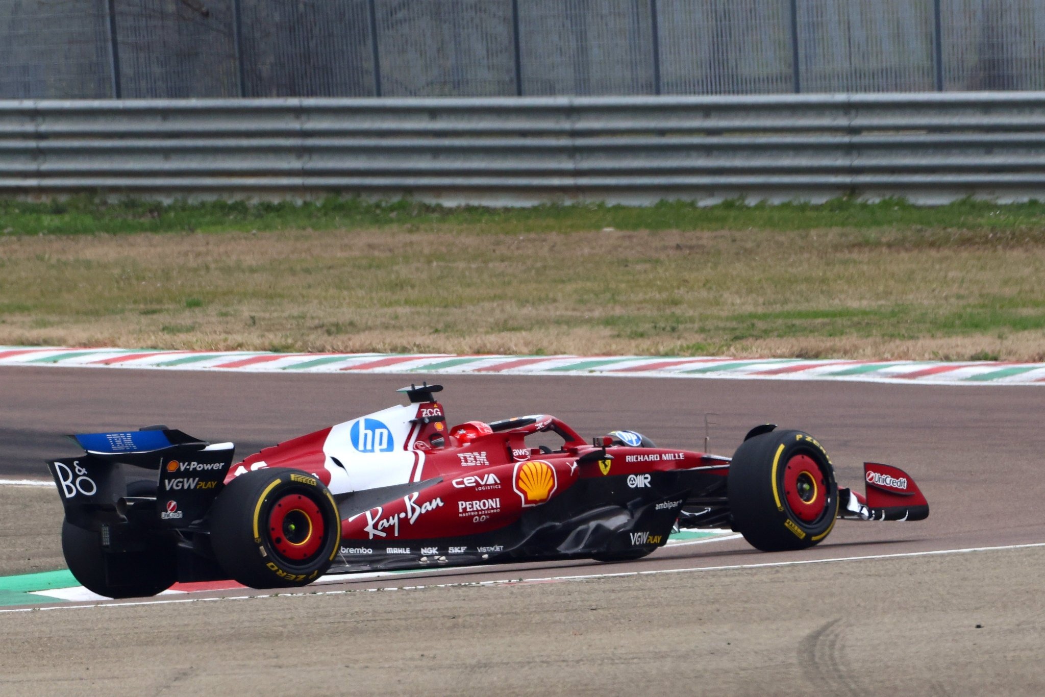 Leclerc estreia SF-25 e vai à pista em shakedown da Ferrari em Fiorano