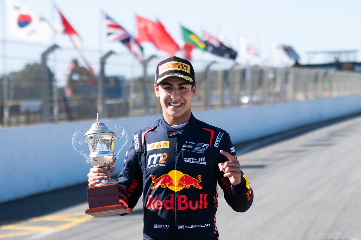 Red Bull mira próximo passo e já quer Lindblad como reserva na Fórmula 1 em 2025