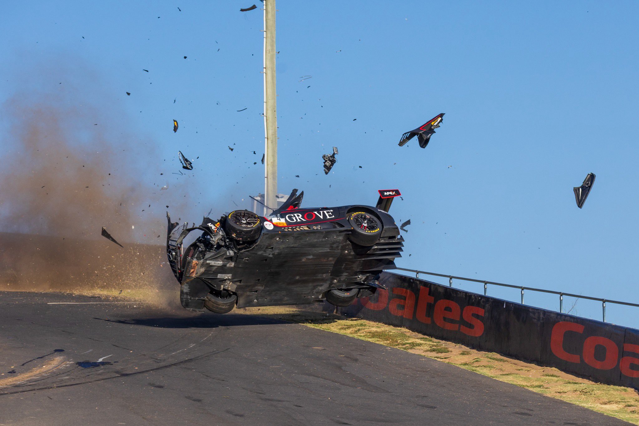Equipe confirma lesão, mas diz que Grove está “de bom humor” após acidente em Bathurst