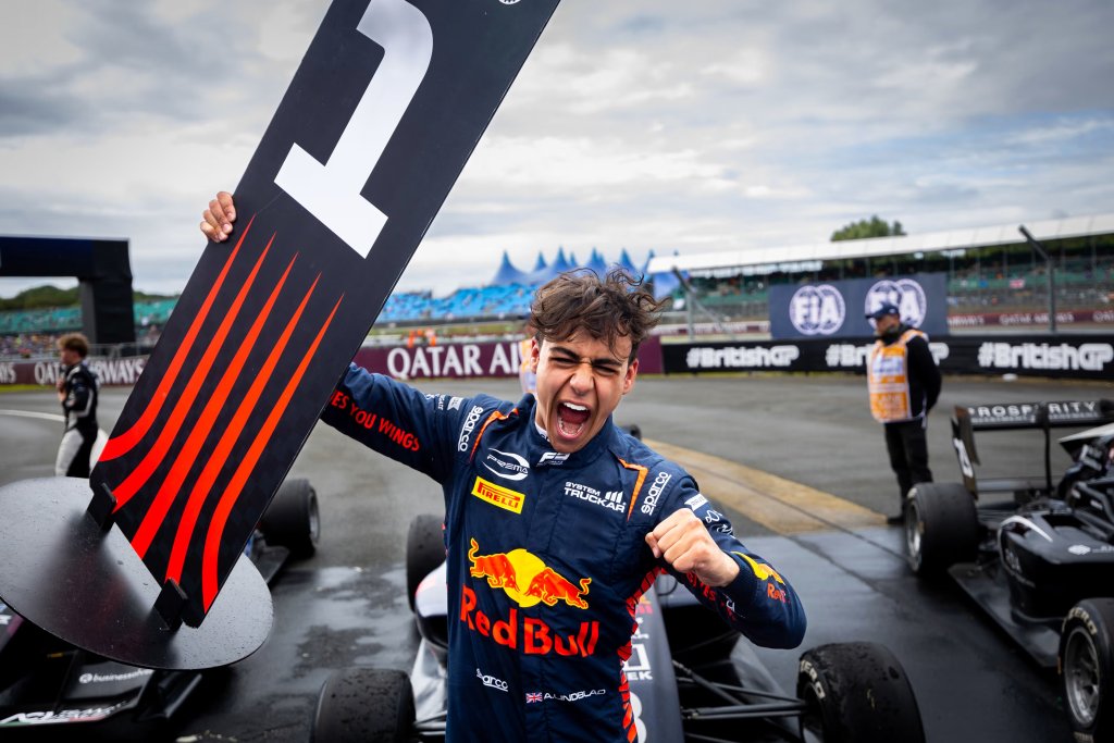 Red Bull mira al siguiente paso y ya quiere a Lindblad como reserva en la F1 en 2025