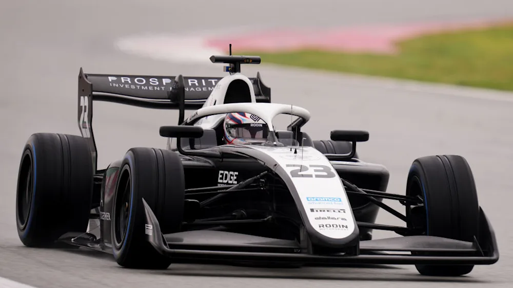 Voisin fecha testes de pré-temporada da F3 em Barcelona na liderança. Câmara é 3º