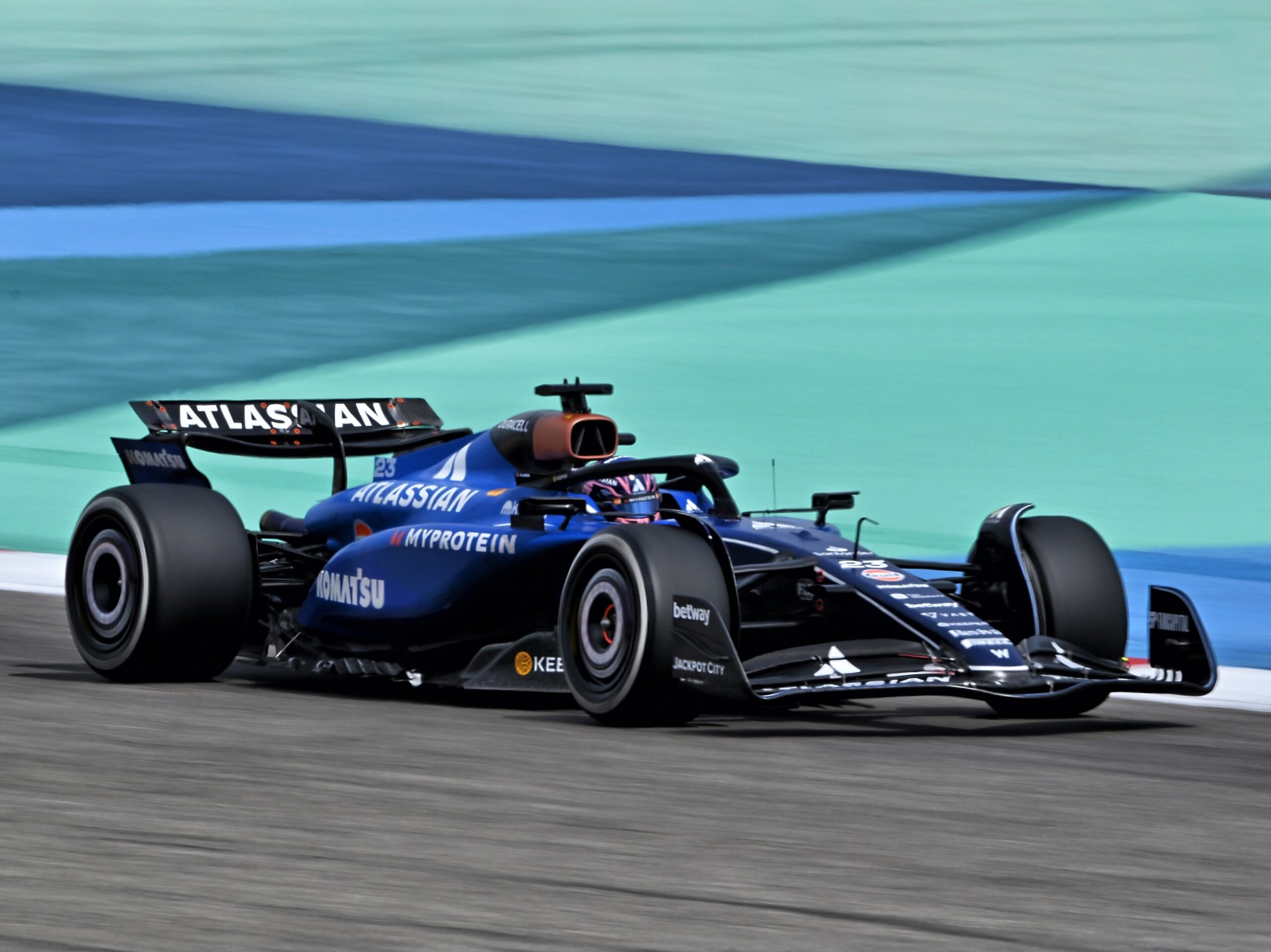 Albon ve «día complicado» en Bahréin, pero dice estar «confiado» para el inicio de F1 2025