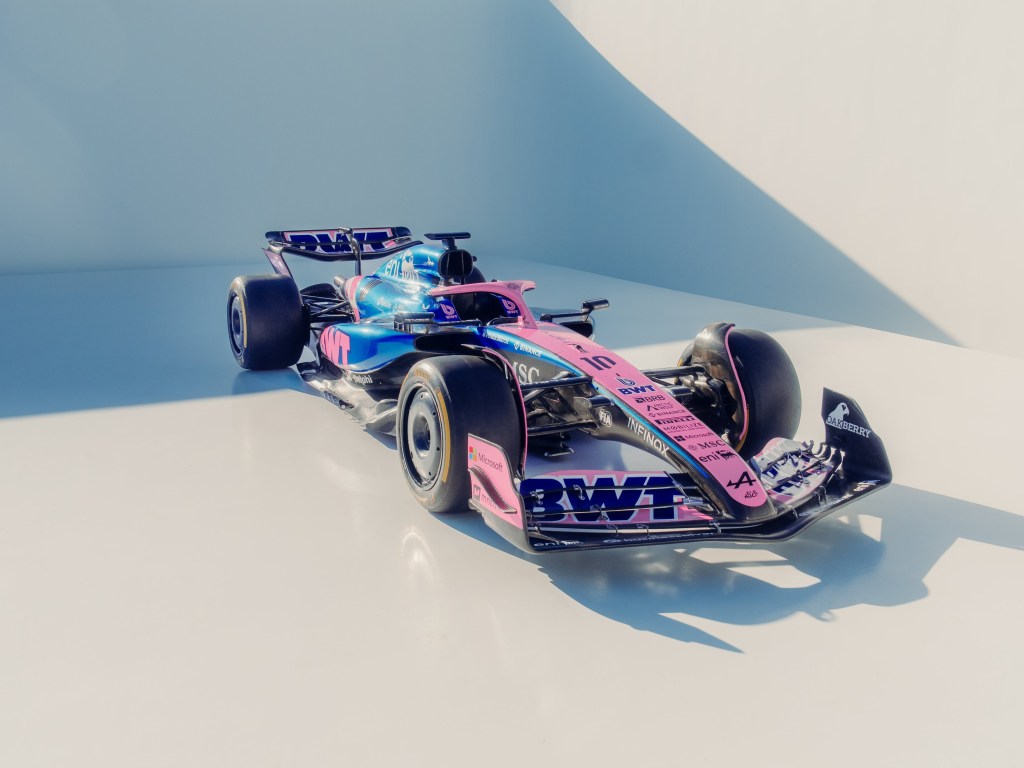Alpine repite dosis y lanza un coche con decoración azul y rosa para la F1 2025