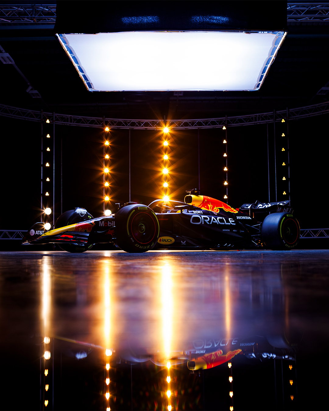 Red Bull presenta el RB21 con cambios en la cubierta del motor y alerón para F1 2025