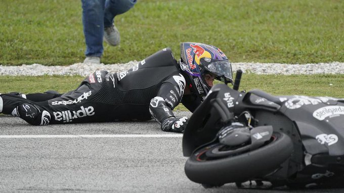 Aprilia contraataca a Michelin y niega datos que prueben neumático frío en caída de Martín