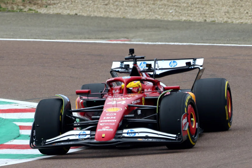 McLaren prevê paridade com Ferrari e põe Hamilton na briga por título da F1 2025