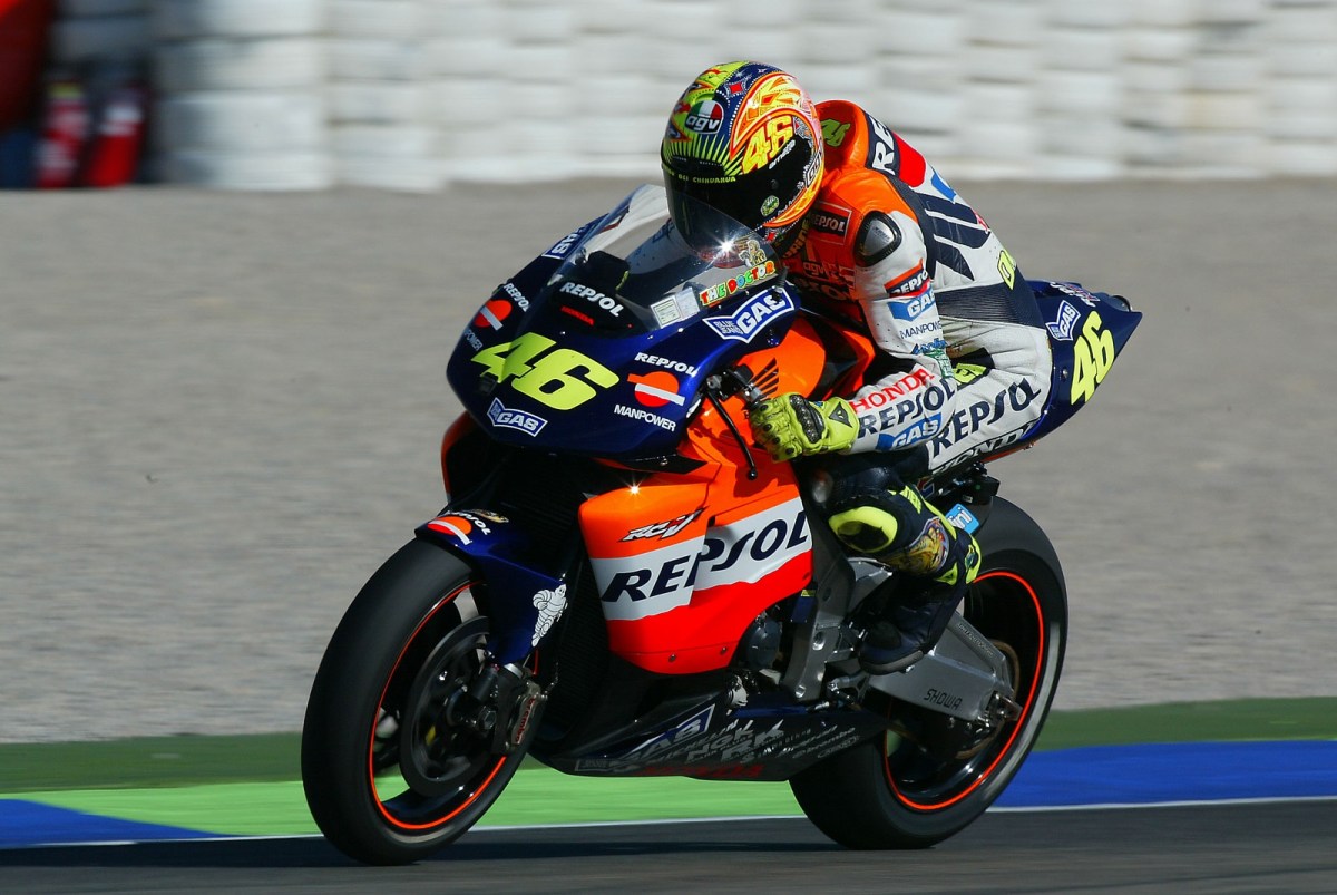 Rossi relembra renovação com Honda em 2002 e dispara: “Ferraram a gente economicamente”