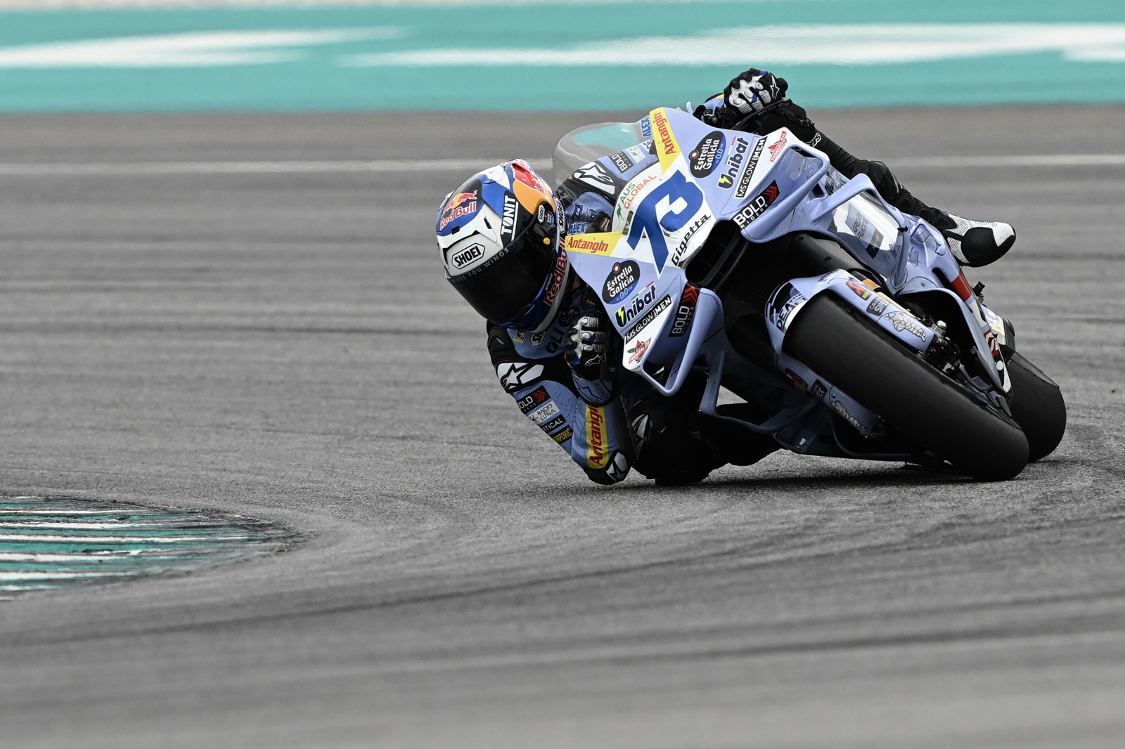 Álex Márquez bate Bagnaia por 0s007 e lidera último dia de testes da MotoGP na Malásia