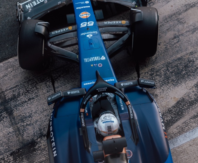 Williams enfim chega ao século XXI e mira Sainz como salvador