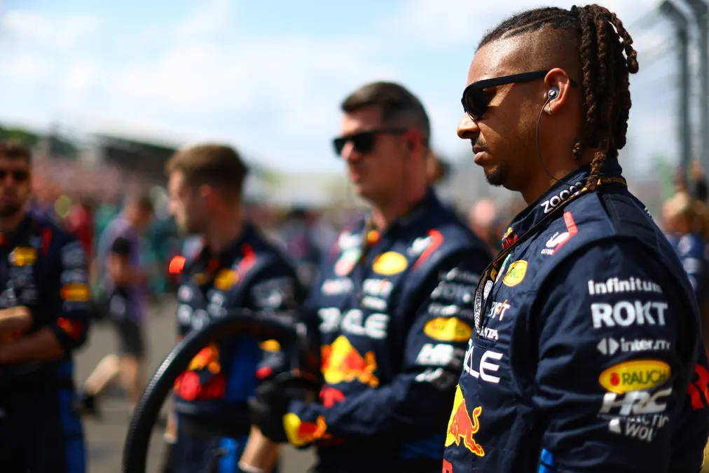 Mecánico de Red Bull defiende a Verstappen por los enfados en radio: “Está bajo presión”