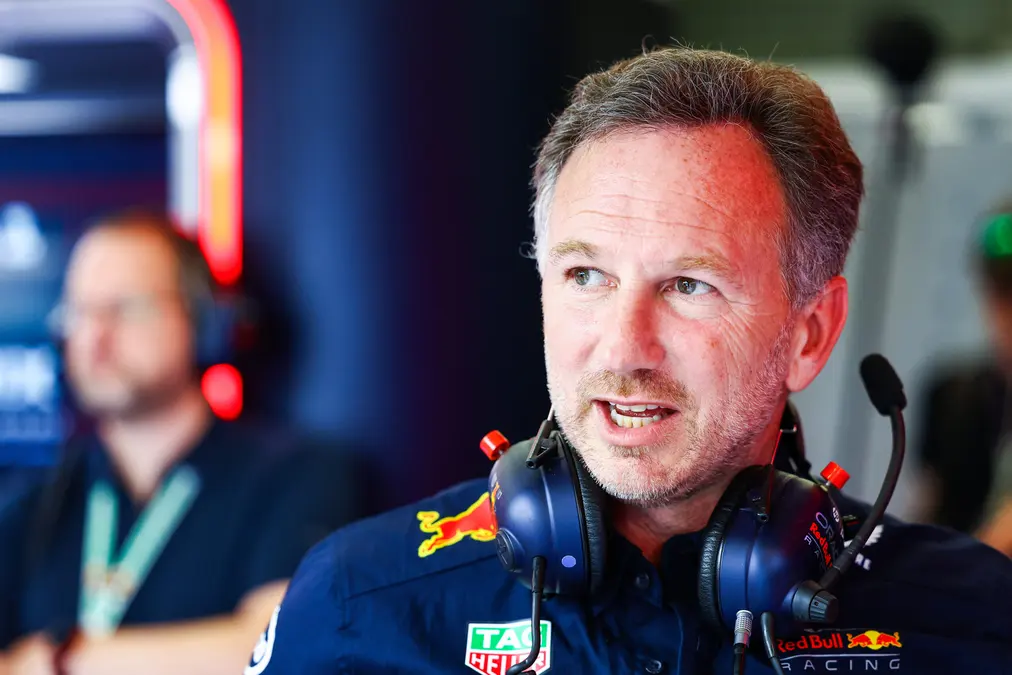 Horner dice que, a diferencia de McLaren, “aprovechan las ocasiones” para ganar en F1
